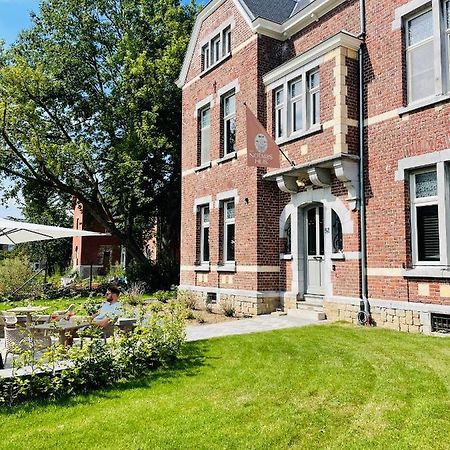 B&B Het Notarishuis - Authentiek Verblijf Nabij Maastricht Voeren Exterior foto